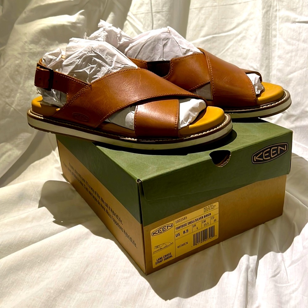 Keen Lana cross strap sandal W 8.5